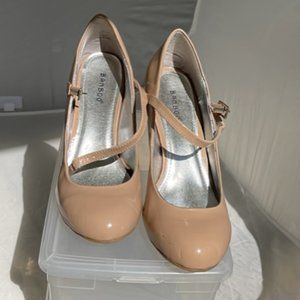 Round-toed Mary Janes